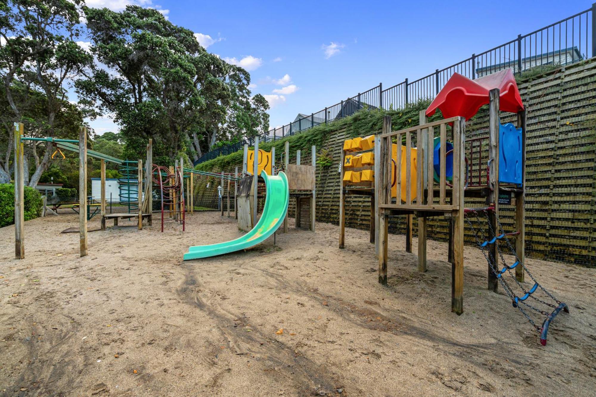 Tasman Holiday Parks - Waihi Beach מראה חיצוני תמונה Playground at the park