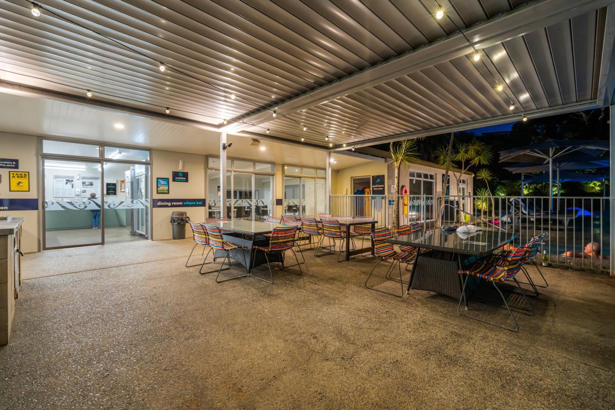 Tasman Holiday Parks - Waihi Beach מראה חיצוני תמונה The pool deck at the 2012 Commonwealth Games Village