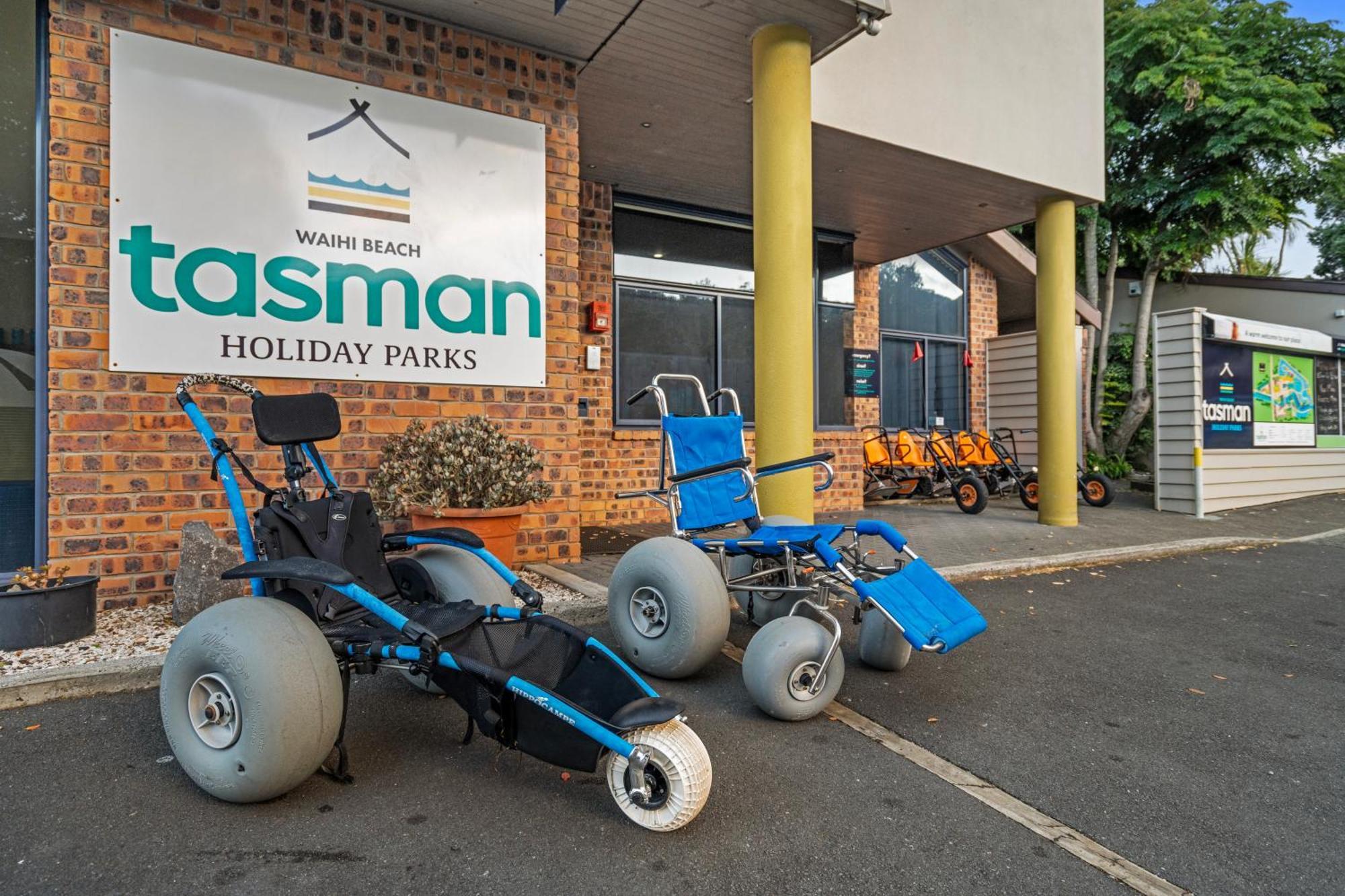 Tasman Holiday Parks - Waihi Beach מראה חיצוני תמונה Beach wheelchairs at a holiday park