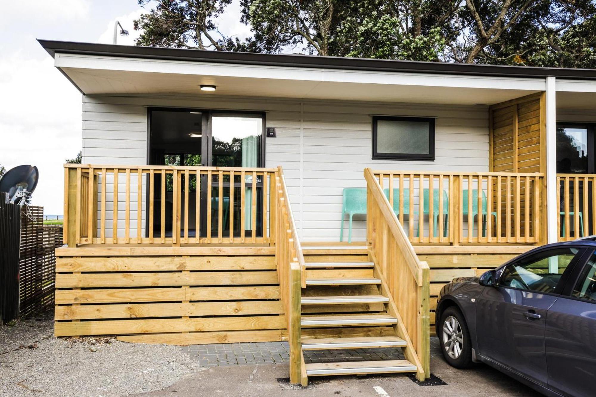 Tasman Holiday Parks - Waihi Beach מראה חיצוני תמונה A tiny home in New Zealand
