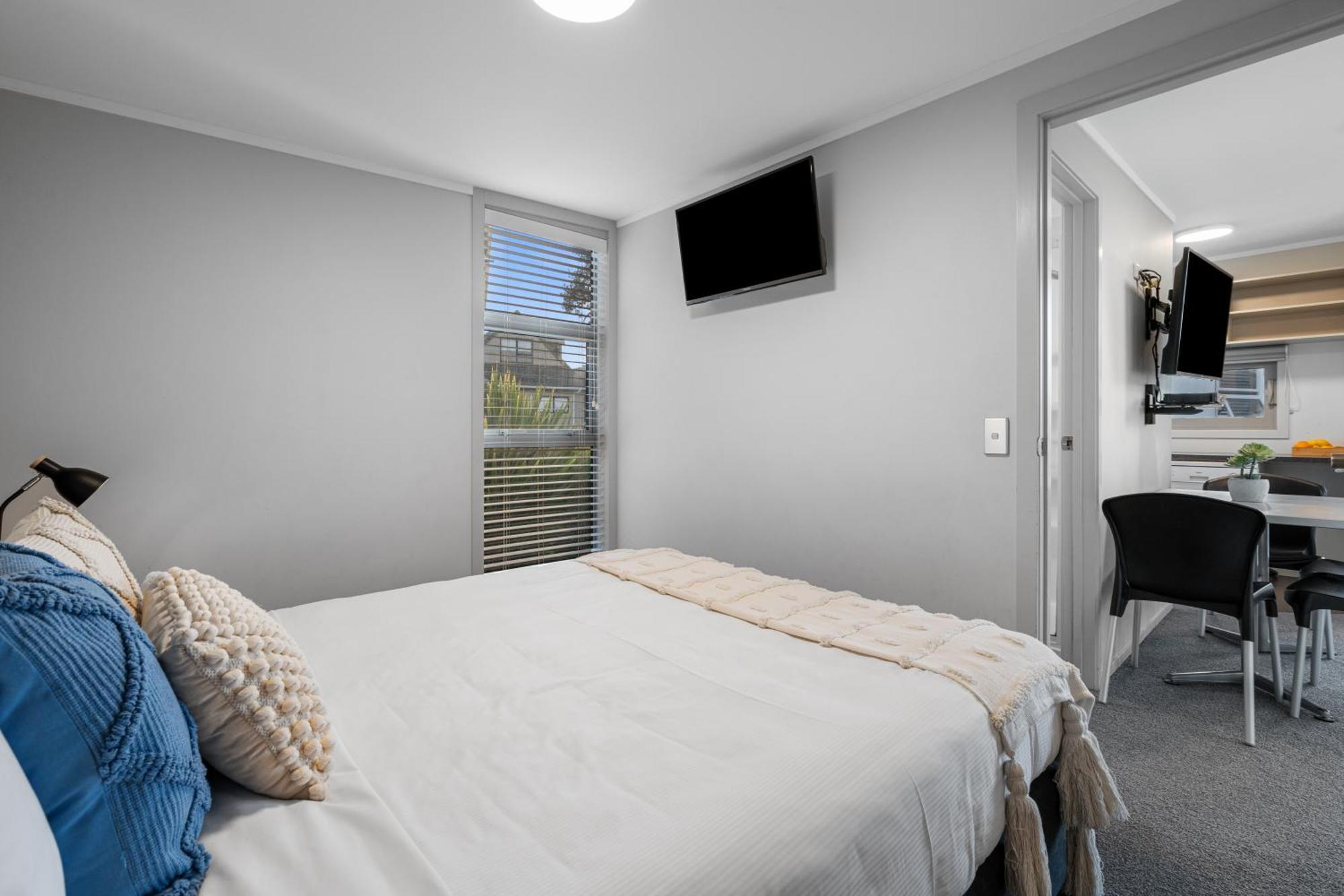 Tasman Holiday Parks - Waihi Beach מראה חיצוני תמונה A bedroom in a typical apartment