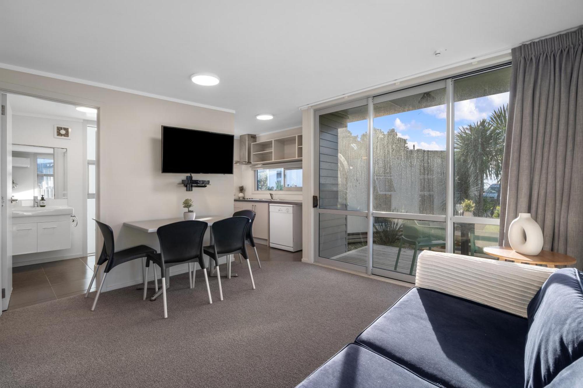 Tasman Holiday Parks - Waihi Beach מראה חיצוני תמונה A typical one-bedroom apartment at the hotel