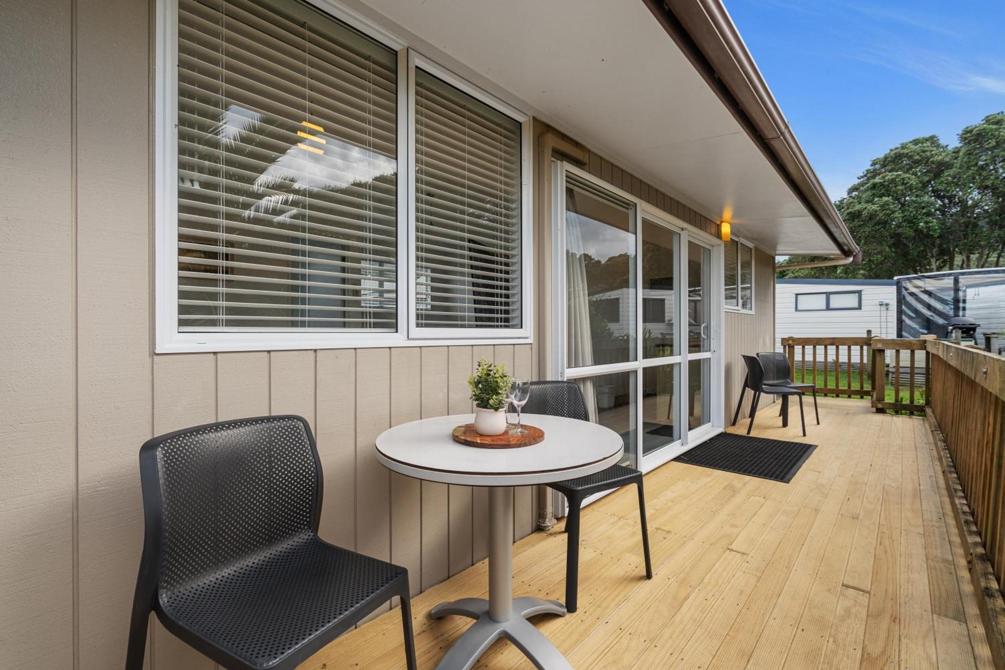 Tasman Holiday Parks - Waihi Beach מראה חיצוני תמונה A typical motel room