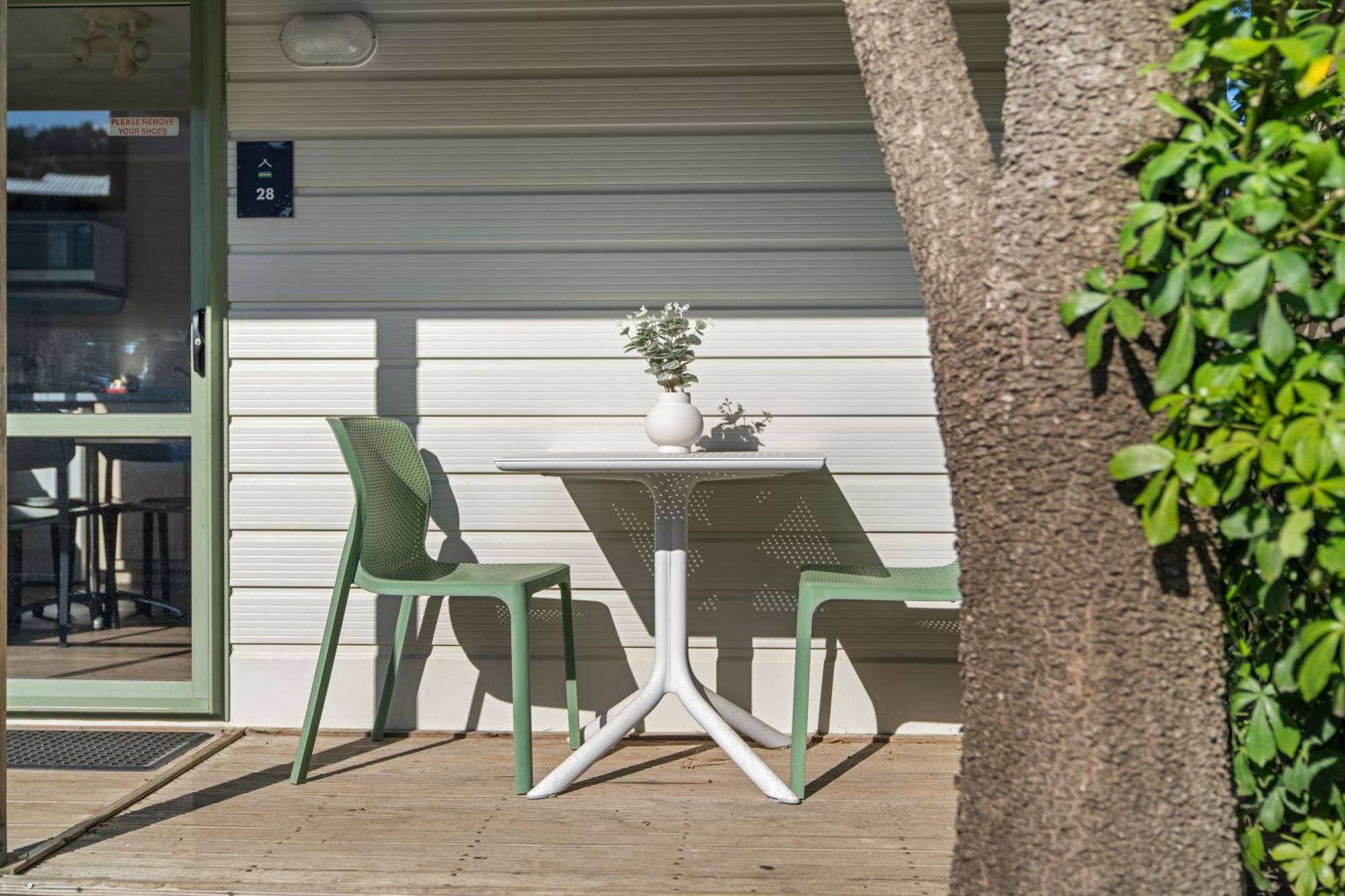 Tasman Holiday Parks - Waihi Beach מראה חיצוני תמונה Trill table