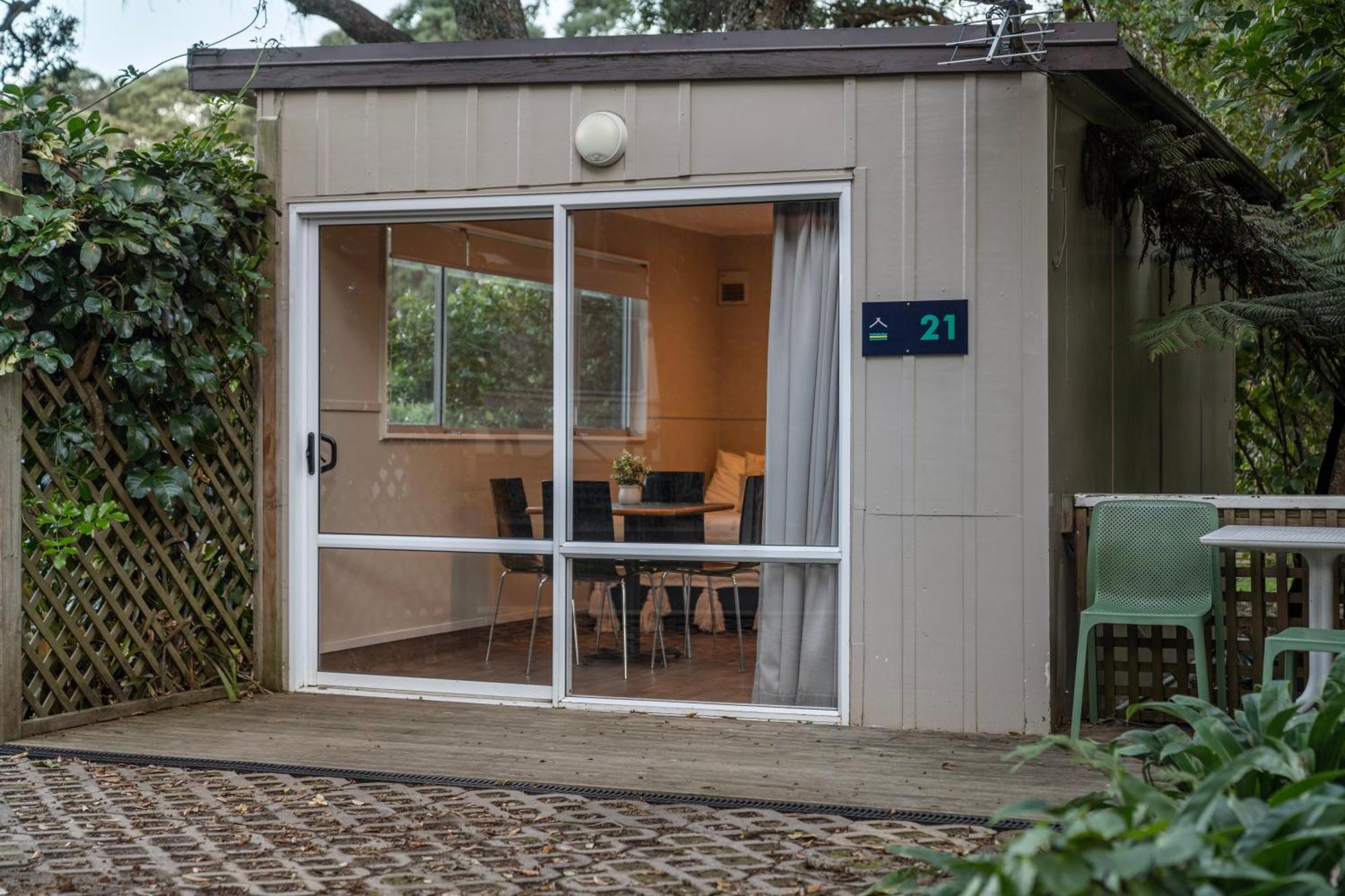 Tasman Holiday Parks - Waihi Beach מראה חיצוני תמונה A garden room in Auckland, New Zealand